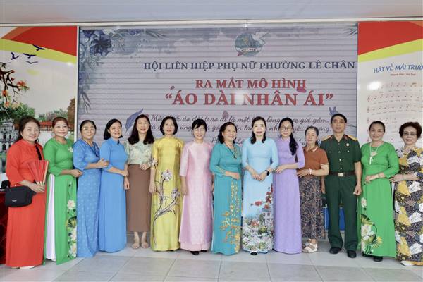 Hội LHPN phường Lê Chân ra mắt mô hình “Áo dài nhân ái” gây quỹ tặng quà cho phụ nữ và trẻ em có hoàn cảnh khó khăn