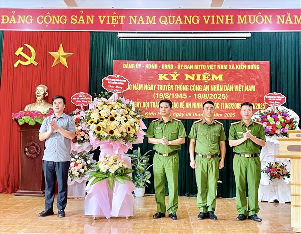 Xã Kiến Hưng kỷ niệm 80 năm Ngày truyền thống CAND Việt Nam và 20 năm Ngày hội toàn dân bảo vệ ANTQ