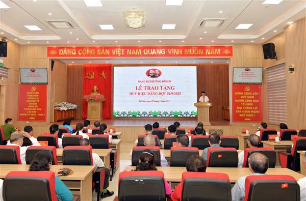 47 Đảng viên ưu tú phường Đồ Sơn được trao tặng Huy hiệu Đảng Đợt 2/9/2025