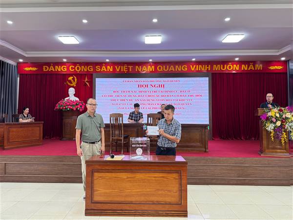 Bốc thăm lựa chọn vị trí tái định cư thực hiện Dự án xây dựng vườn hoa khu vực ngõ 47 Lê Lai
