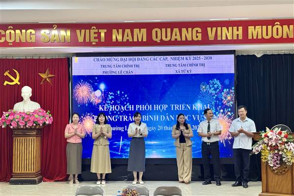Trung tâm Chính trị phường Lê Chân - Trung tâm Chính trị xã Tứ Kỳ: Ký kết phối hợp triển khai Phong trào “Bình dân học vụ số”