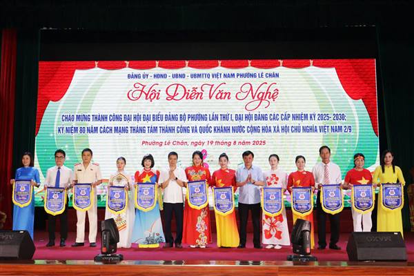 Hội diễn văn nghệ chào mừng thành công Đại hội đại biểu Đảng bộ phường Lê Chân lần thứ I, nhiệm kỳ 2025 - 2030 