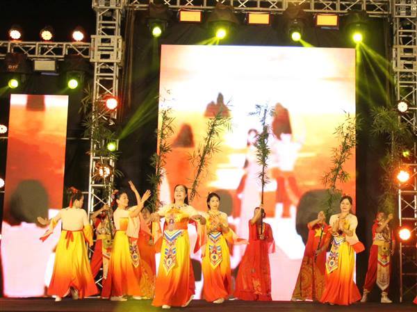 Chương trình nghệ thuật “Vững bước niềm tin theo Đảng” chào mừng thành công Đại hội đại biểu Đảng bộ phường Lê Thanh Nghị 