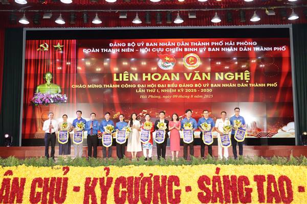 Liên hoan văn nghệ chào mừng thành công Đại hội đại biểu Đảng bộ UBND thành phố lần thứ I, nhiệm kỳ 2025 - 2030