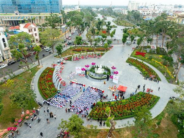 Báo cáo kế hoạch phát triển kinh tế - xã hội năm 2025 và nhiệm vụ, giải pháp 6 tháng cuối năm 2025 của thành phố Hải Phòng sau sắp xếp.