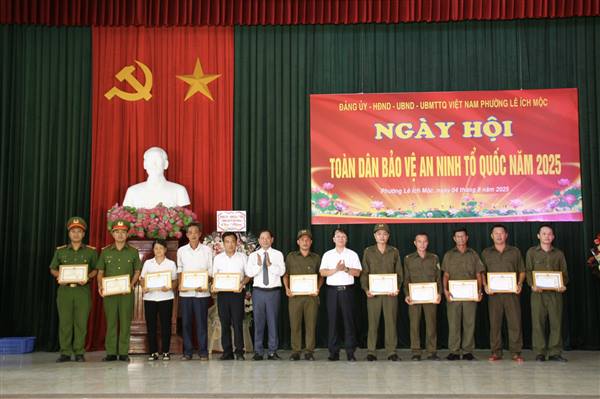 "Ngày hội toàn dân bảo vệ an ninh Tổ quốc" năm 2025 phường Lê Ích Mộc: Phát huy sức mạnh toàn dân trong giữ gìn an ninh Tổ quốc
