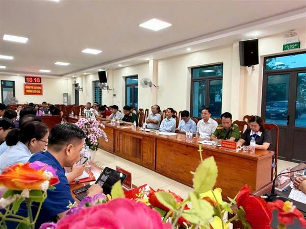 Phường Bạch Đằng lấy ý kiến doanh nghiệp góp ý Dự thảo Báo cáo chính trị trình Đại hội Đảng bộ phường lần thứ I, nhiệm kỳ 2025–2030