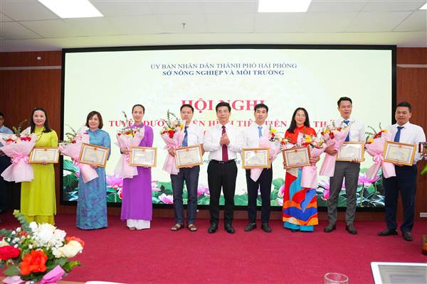 Ngành Nông nghiệp và Môi trường thành phố tuyên dương điển hình tiên tiến lần thứ I, giai đoạn 2025 - 2030