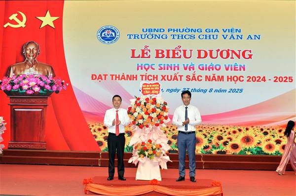 Trường THCS Chu Văn An biểu dương giáo viên và học sinh đạt thành tích cao năm học 2024 - 2025