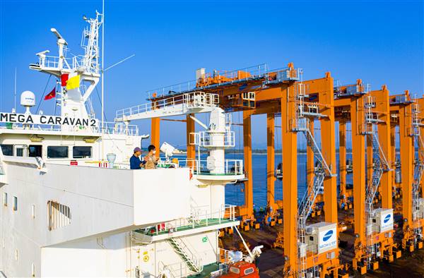 Ủy quyền cho Giám đốc Sở Công Thương thực hiện nhiệm vụ quản lý công nghiệp và thương mại 