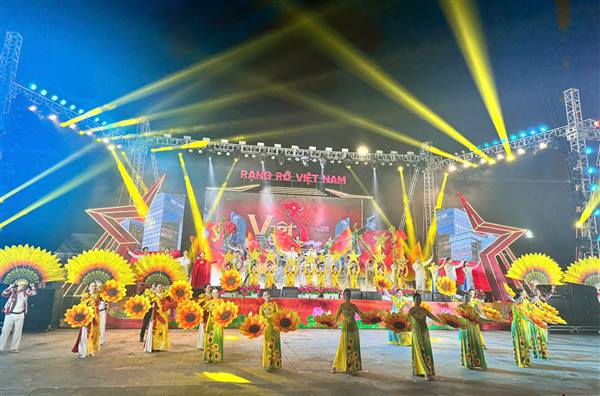 Đặc sắc Chương trình nghệ thuật “Rạng rỡ Việt Nam” và pháo hoa rực rỡ chào mừng Quốc khánh 2/9 tại phía Tây Hải Phòng

