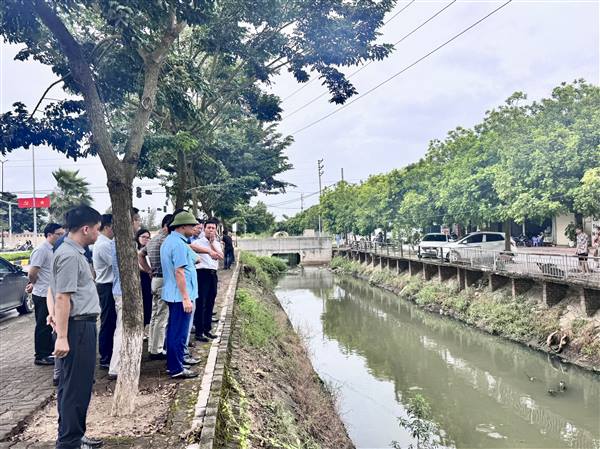 Đoàn Giám sát HĐND thành phố làm việc với UBND các phường Hải Dương và Tứ Minh về công tác tiêu thoát, xử lý nước thải đô thị