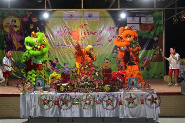 Làng Nuôi dạy trẻ mồ côi Hoa Phượng được tổ chức lại thành Trung tâm Công tác xã hội và Bảo trợ trẻ em Hoa Phượng