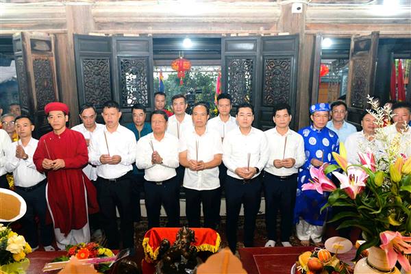 Phường Đồ Sơn tổ chức Lễ dâng hương, thượng cờ khai Hội Lễ hội Chọi Trâu truyền thống Đồ Sơn 2025