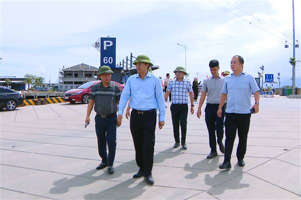 Phó Chủ tịch Thường trực UBND thành phố Lê Anh Quân kiểm tra, chỉ đạo khắc phục tình trạng vận hành tại bến phà Đồng Bài – Cái Viềng