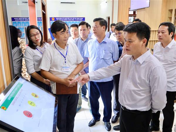 Chủ tịch UBND thành phố kiểm tra kết quả triển khai mô hình chính quyền địa phương 02 cấp tại 9 phường Trung tâm phía Tây 