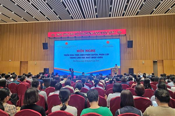 Đẩy mạnh phân quyền, phân cấp trong xuất nhập khẩu, hỗ trợ doanh nghiệp phát triển