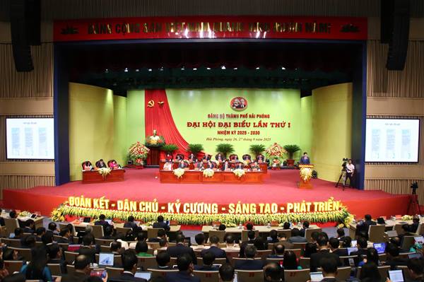 THÔNG CÁO BÁO CHÍ: Đại hội đại biểu Đảng bộ thành phố Hải Phòng lần thứ I, nhiệm kỳ 2025 – 2030 phiên làm việc thứ hai - Ngày làm việc thứ nhất (ngày 26/9/2025 - buổi chiều)