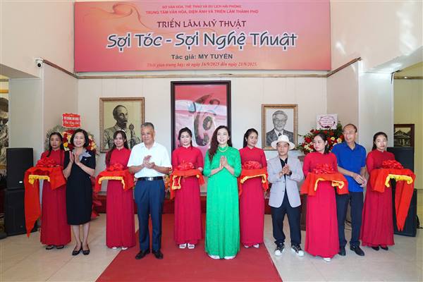 Triển lãm tranh mỹ thuật “Sợi tóc - Sợi nghệ thuật”: Thể hiện tình yêu nghệ thuật thông qua chất liệu độc đáo
