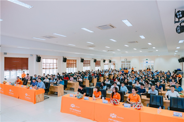 FPT Schools triển khai chương trình Day of AI Vietnam phổ cập tri thức về trí tuệ nhân tạo có trách nhiệm cho gần 270 giáo viên trên địa bàn thành phố