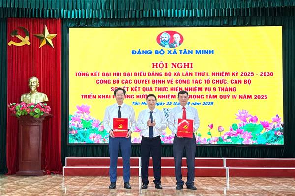 Đảng ủy xã Tân Minh công bố các quyết định về thành lập tổ chức cơ sở đảng