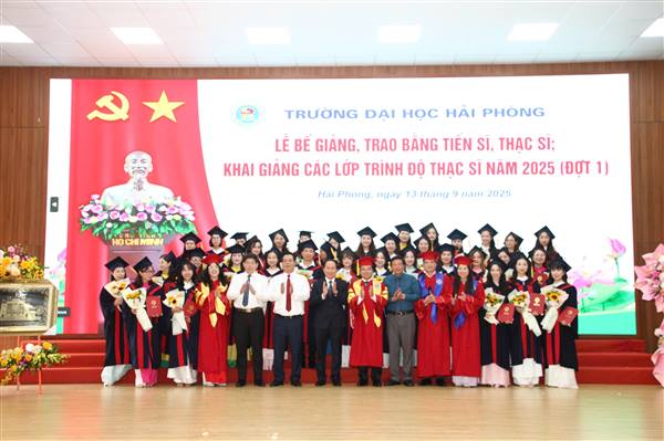 Bí thư Thành ủy Lê Tiến Châu dự Lễ bế giảng, trao bằng Tiến sĩ, Thạc sĩ và khai giảng lớp Thạc sĩ năm 2025 tại Trường Đại học Hải Phòng