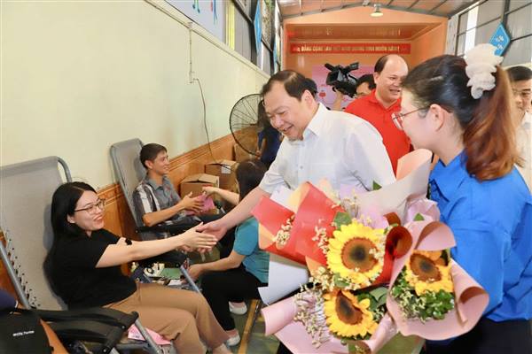 Hơn 350 người tham gia Ngày hội hiến máu tình nguyện phường Hồng An lần thứ I năm 2025