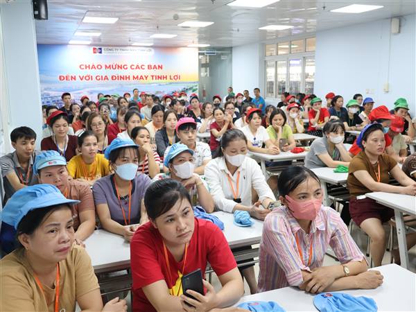 Tuyên truyền, phổ biến Luật Bảo hiểm xã hội cho công nhân lao động Công ty TNHH may Tinh Lợi (Khu công nghiệp Lai Vu)
