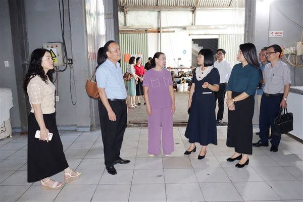 Giám sát việc thực hiện chính sách, pháp luật đối với người lao động tại Công ty CP chế biến thực phẩm bánh mứt kẹo Công Tuyền