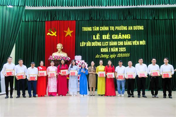 Trung tâm Chính trị phường An Dương bế giảng Lớp bồi dưỡng lý luận chính trị dành cho đảng viên mới khóa I/2025