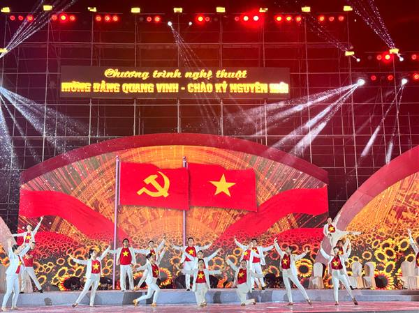 Nhà hát Chèo Xứ Đông tổng duyệt chương trình nghệ thuật “Mừng Đảng quang vinh – Chào kỷ nguyên mới”