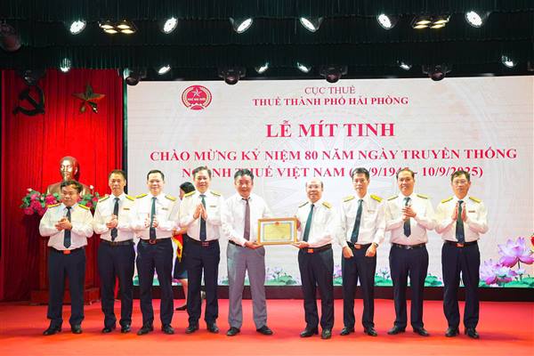 Thuế thành phố Hải Phòng mít tinh Kỷ niệm 80 năm Ngày truyền thống ngành Thuế Việt Nam, biểu dương nhiều tập thể và cá nhân xuất sắc