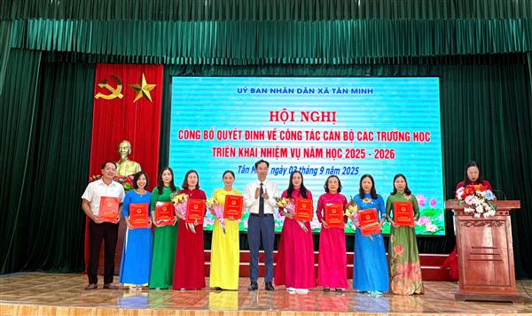 Xã Tân Minh công bố Quyết định về công tác cán bộ các Trường học và triển khai nhiệm vụ năm học mới 2025 - 2026