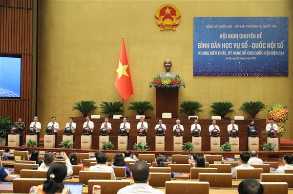 Hội nghị chuyên đề “Bình dân học vụ số – Quốc hội số: Khung kiến thức, kỹ năng số cho Quốc hội hiện đại”