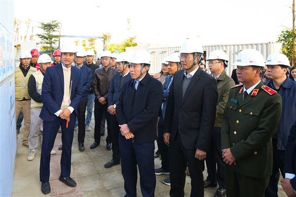 Bí thư Thành ủy Lê Tiến Châu kiểm tra, chỉ đạo khắc phục tình trạng ùn tắc giao thông và tháo gỡ khó khăn cho người mua nhà ở xã hội 