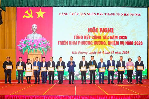 Đảng ủy UBND thành phố: Quyết tâm xây dựng các tổ chức đảng trong toàn đảng bộ và đội ngũ cán bộ, đảng viên thật sự trong sạch, vững mạnh