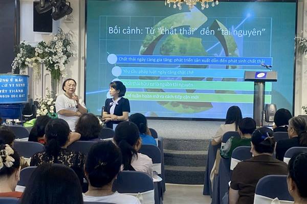 Tập huấn phân loại và xử lý chất thải rắn sinh hoạt theo mô hình kinh tế tuần hoàn cho hợp tác xã môi trường