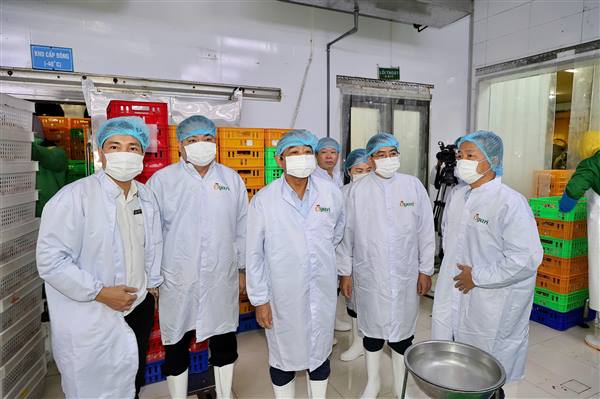 Đoàn Đại biểu Quốc hội thành phố giám sát chuyên đề về an toàn thực phẩm tại Công ty Cổ phần Giống gia cầm Lượng Huệ