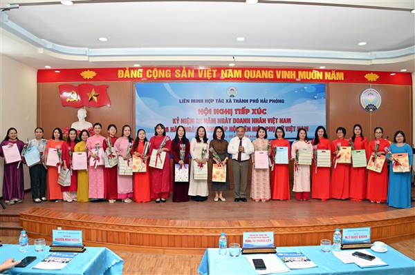 Liên minh Hợp tác xã thành phố tiếp xúc kỷ niệm Ngày Doanh nhân Việt Nam 13/10 và Ngày Phụ nữ Việt Nam 20/10