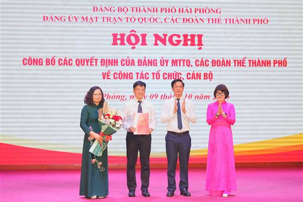 Công bố Quyết định thành lập 26 tổ chức đảng trực thuộc và các cơ quan chuyên trách tham mưu, giúp việc tại Đảng ủy MTTQ và các đoàn thể