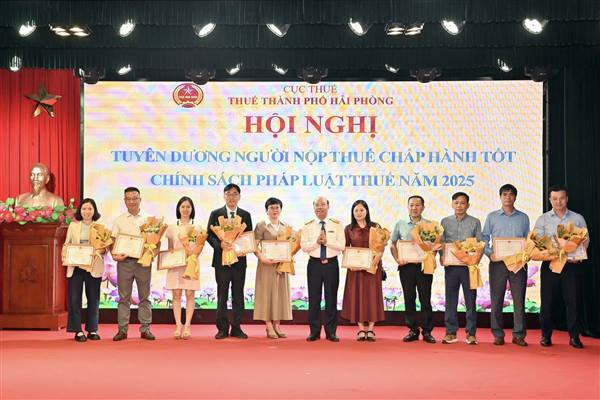 Thuế thành phố Hải Phòng tuyên dương 135 người nộp thuế tiêu biểu năm 2025