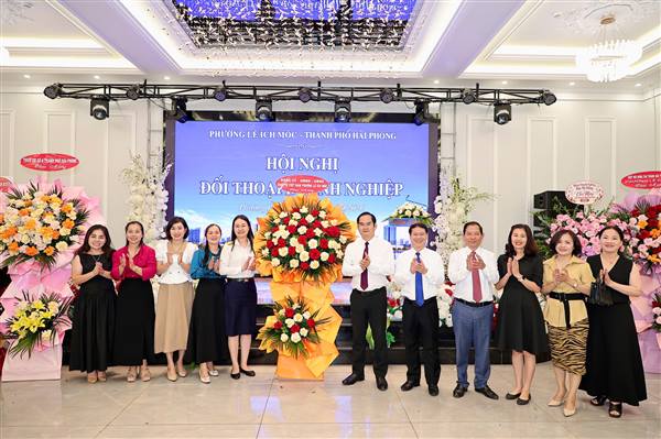 Phường Lê Ích Mộc tiếp xúc kỷ niệm Ngày Doanh nhân Việt Nam và đối thoại với doanh nghiệp năm 2026