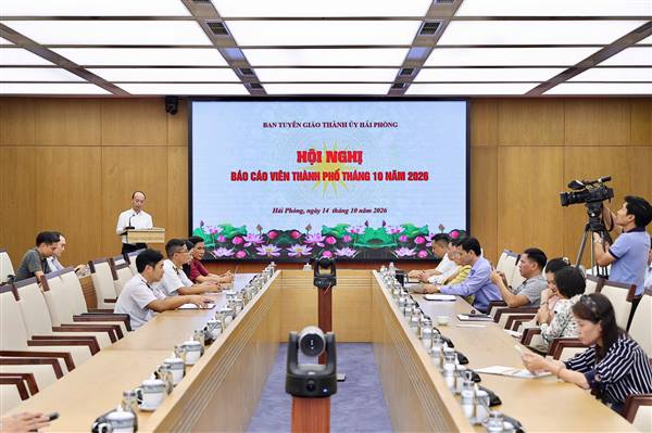 Hội nghị Báo cáo viên tháng 10: Giữ vững đà tăng trưởng, đổi mới sắc bén công tác tư tưởng

