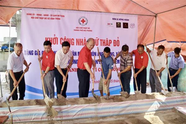 Hội Chữ thập đỏ thành phố khởi công xây dựng Nhà Chữ thập đỏ tặng gia đình khó khăn tại xã Vĩnh Thịnh