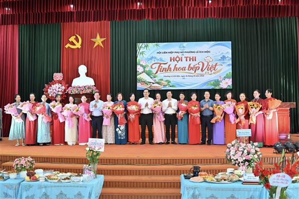 Phụ nữ Phường Lê Ích Mộc “Giữ lửa nếp nhà - Đậm đà tình phố”: Tôn vinh tinh hoa ẩm thực, sẻ chia bữa cơm nghĩa tình