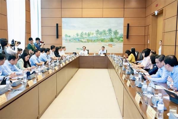 Đoàn ĐBQH thành phố Hải Phòng thảo luận Tổ: Đổi mới tư duy hành động, tháo gỡ điểm nghẽn dữ liệu số cấp cơ sở