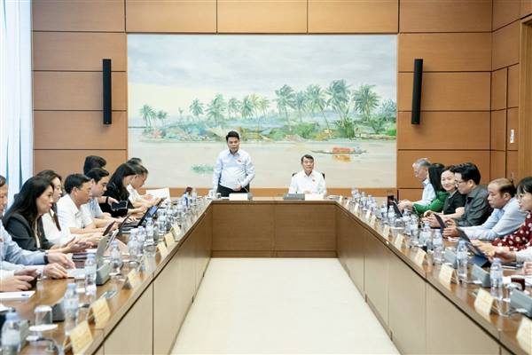 Đoàn ĐBQH thành phố Hải Phòng đóng góp nhiều ý kiến tâm huyết hoàn thiện 6 dự thảo luật và nghị quyết