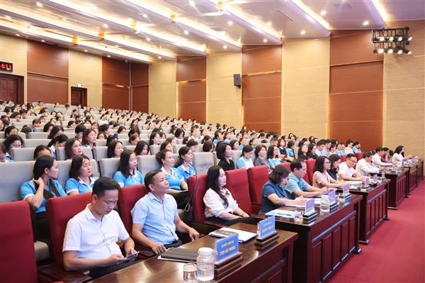 Đối thoại chính sách hỗ trợ phụ nữ phát triển kinh tế theo hướng chuyển đổi số, chuyển đổi xanh, bền vững