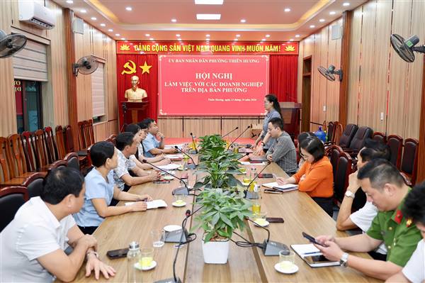 Phường Thiên Hương làm việc với ngành Thuế và doanh nghiệp, chủ động cân đối ngân sách và xây dựng dự toán năm 2027 sát thực tiễn
