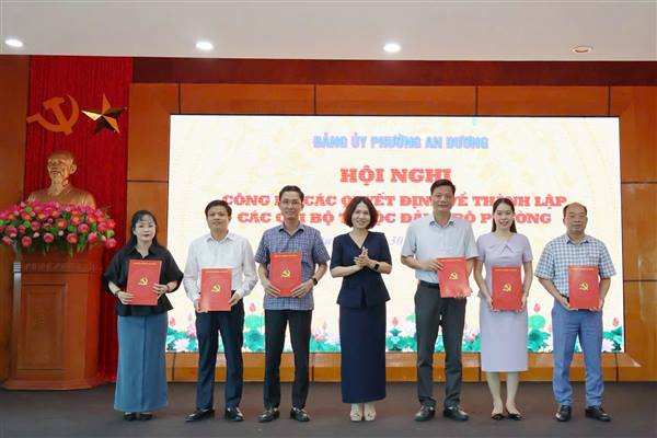 Đảng ủy phường An Dương công bố quyết định kết thúc hoạt động 02 đảng bộ và thành lập 13 chi bộ trực thuộc